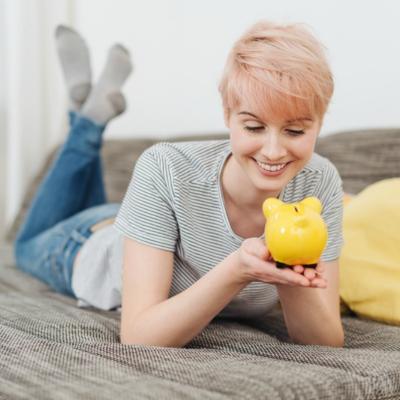 Cum să obții independența financiară fără să îți dai peste cap bugetul - 4 sfaturi utile