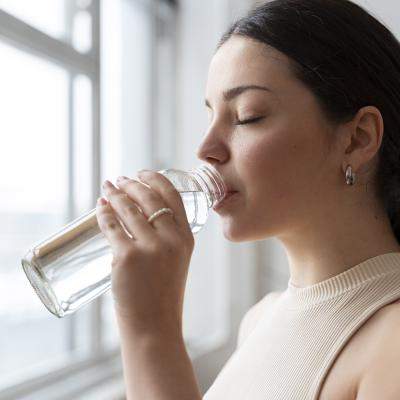 Cum îți dai seama că ești deshidratată: 5 semne care îți arată că nu bei suficiente lichide