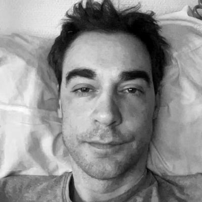 Actorul francez Arnaud Denis a murit prin eutanasiere la 43 de ani. Operația care i-a schimbat destinul: Nu mai am viață deloc