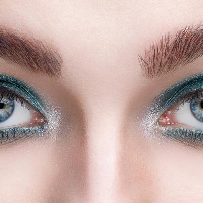 Machiajul ochilor albaștri: Tehnici și secrete pentru un look uimitor