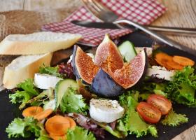 7 din 10 români declară că pun accent pe alimentația sănătoasă, însă doar jumătate citesc frecvent etichetele produselor