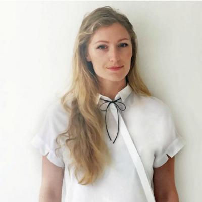 Wall-Street: Uniforma la birou: a facut senzatie purtand aceleasi haine zi de zi