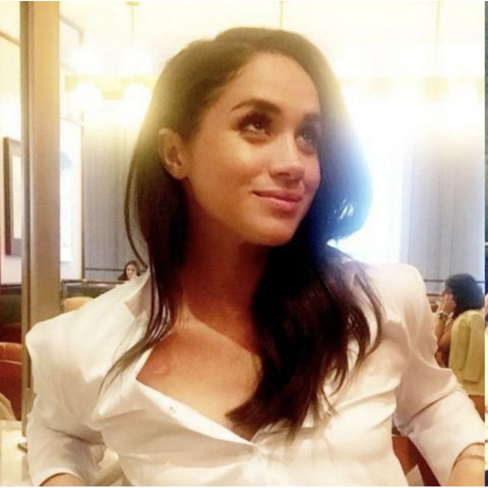 Admiratorii Casei Regale Britanice sunt convinși că Meghan Markle s-a deghizat și a participat la Încoronarea Regelui Charles