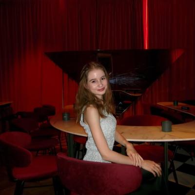 Irina Columbeanu, virală pe TikTok cu o haină de blană purtată în luna august: De ce e atât de frig în Cluj?!