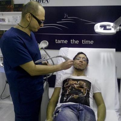 Iulian Vasile scapa de cicatrici cu Laser Genesis