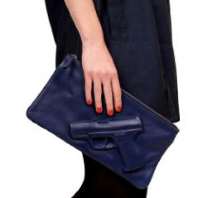 Gentile cu pistol incorporat