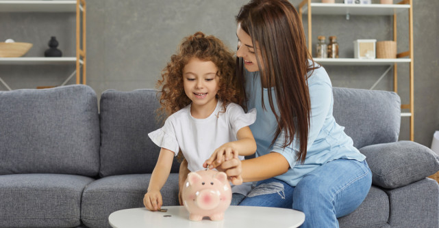 Cum să faci economisirea mai atrăgătoare pentru copilul tău: ghid pentru mămici
