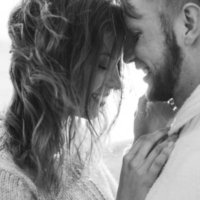 5 Comportamente pe care un barbat le afiseaza doar atunci cand iubeste cu adevarat