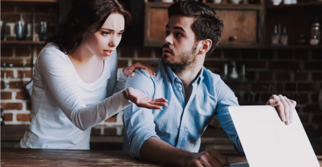 Semnele MINCIUNII în relație: le-ai întâlnit și tu?