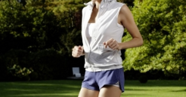 Putin efort pentru o piele mai ferma, cu NIVEA si Sarah Maxwell