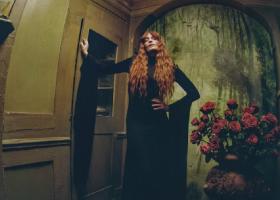 Florence + The Machine lansează Everybody Scream, primul single de pe albumul cu același nume, ce va fi lansat pe 31 octombrie