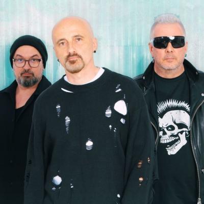 Ne-am promis: Voltaj lansează o piesă-manifest despre copilărie, maturitate și visuri (ne)uitate