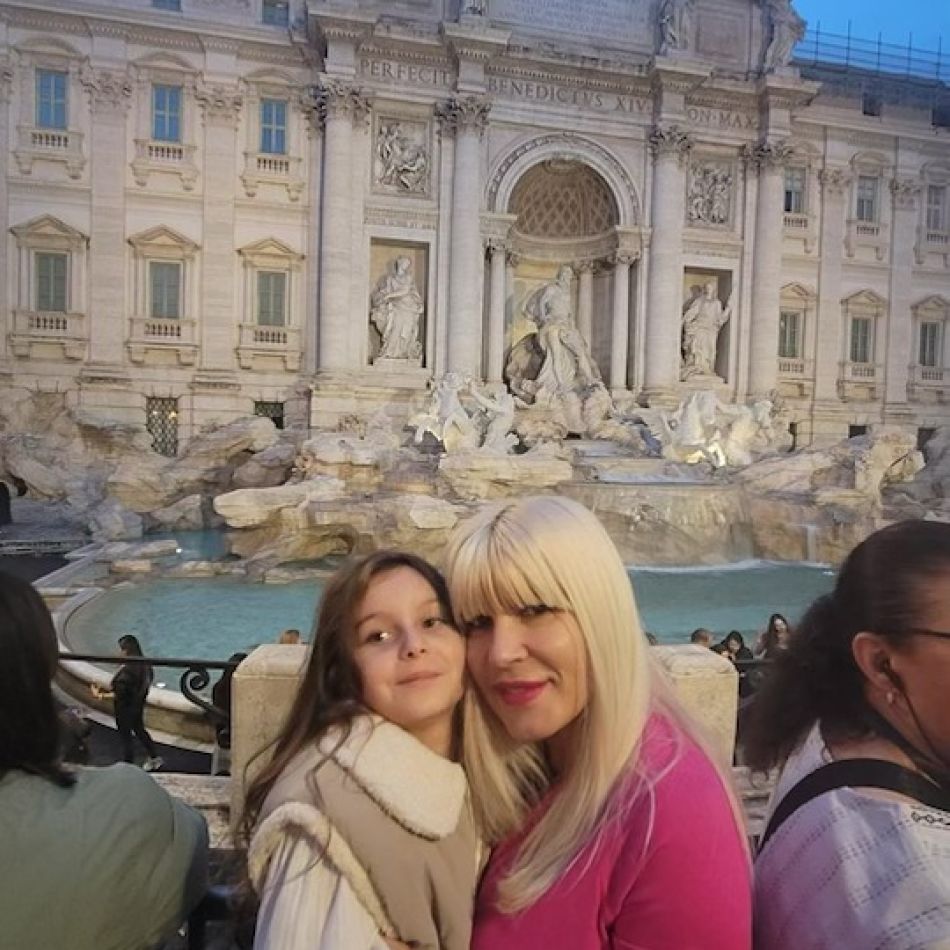 Elena Udrea, fericită departe de agitația orașului. Cum își petrece timpul alături de fiica sa, Eva: Încă un motiv pentru care..
