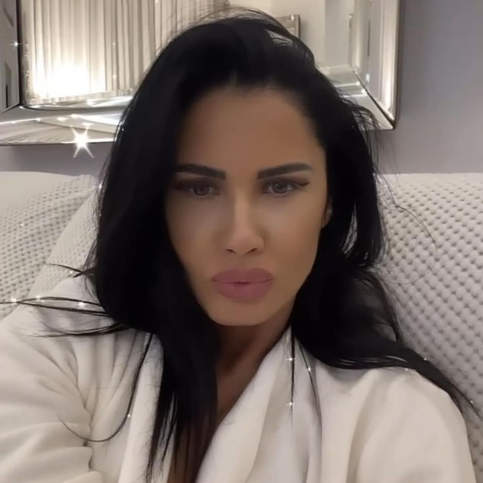 Oana Zăvoranu, momente critice. Mesajul vedetei în miez de noapte i-a îngrijorat pe internauți