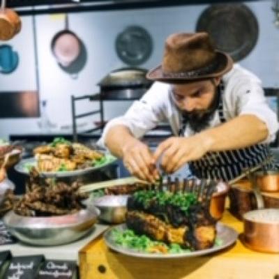 Stradale si Mitzu, doua branduri Flavours, pregatesc delicii pentru artistii de la Untold