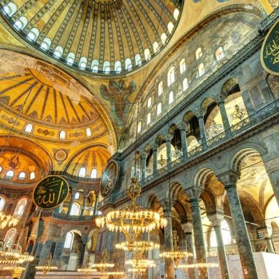Istanbul oferă o experiență minunată celor care călătoresc singuri