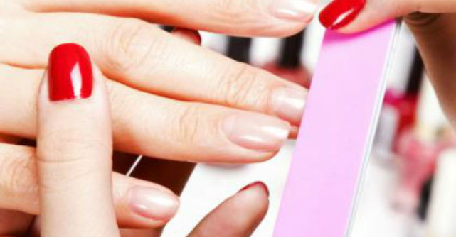 10 Tratamente naturiste pentru unghii tari si sanatoase