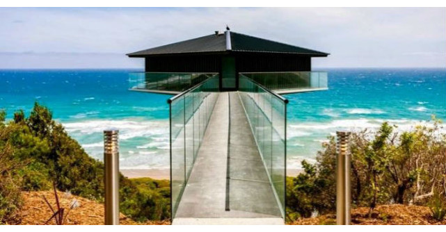 Imagini reale: Aceasta casa incredibila pare sa pluteasca deasupra marii