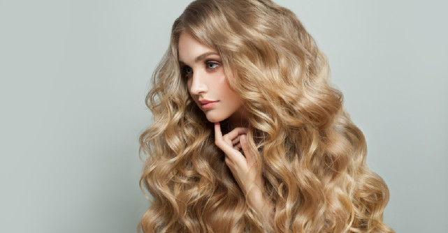 Spalarea inversa a parului, trucul magic pentru aspect mai plin si mai des