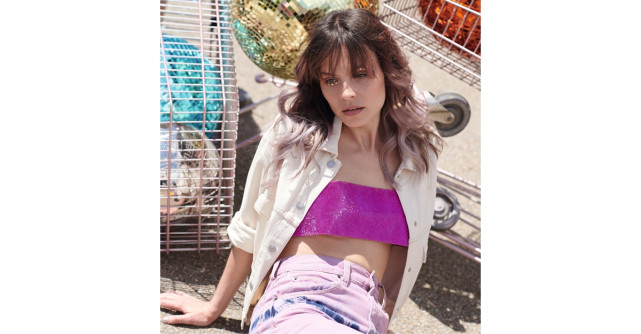 Mizeaza pe culoarea intensa a parului tau. Afla cum te poti bucura cat mai mult de un look cool, fara efect de matuire?