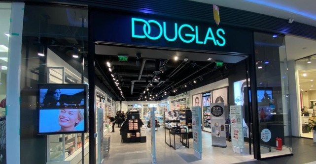 DOUGLAS sărbătorește 15 ani pe piața din România