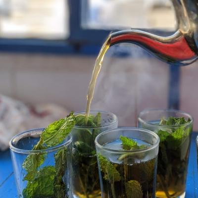 Ceaiul de mentă – proprietăți, beneficii și utilizări