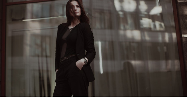 Cum porti pantalonii maxi - sport, casual, office si de ocazie