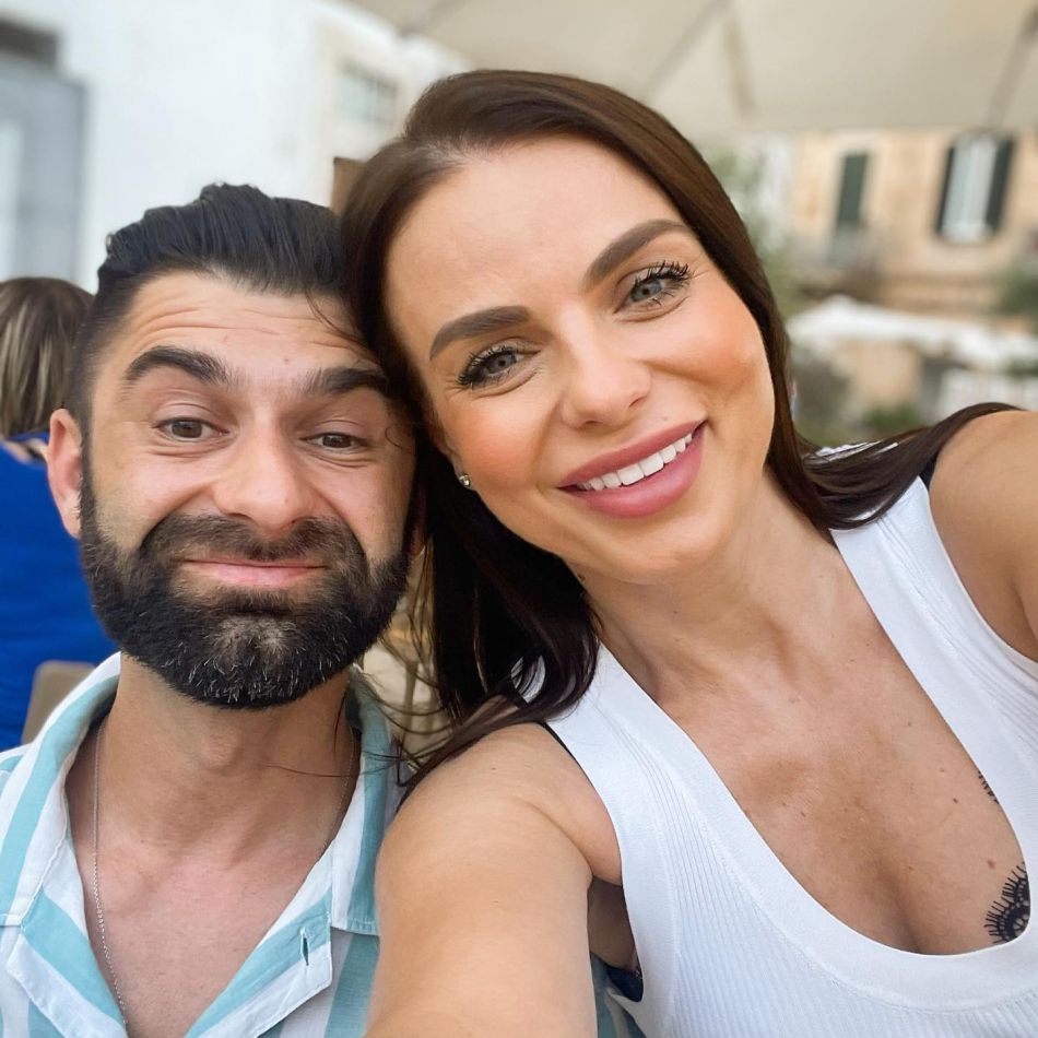 Cătălina Grama și Paul Ipate s-au căsătorit civil, în Italia. Imagini de la nunta celor doi