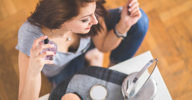 Şapte trucuri simple ca să miroşi incredibil întreaga zi