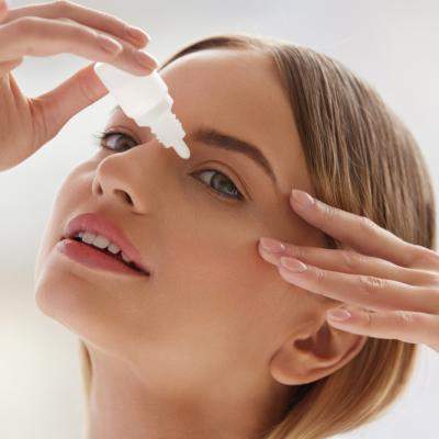 Lacrimi artificiale: ce să alegi pentru ochii uscați și iritați   
