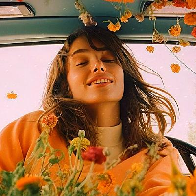 Obiceiurile secrete ale optimiștilor: Cele 5 practici ascunse după care oamenii fericiți trăiesc