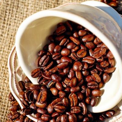 5 tratamente naturale cu cafea pentru ten perfect și păr strălucitor