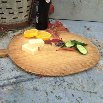 Util in bucatarie: cum sa cureti tocatorul din lemn