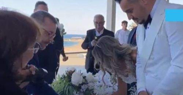 Bursucu și Andreea, nuntă cu peste 350 de invitați. Ea a purtat o rochie realizată de Cătălin Botezatu