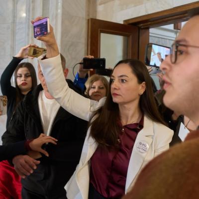 Video: Anamaria Gavrilă, scandal în Piața Universității: a râs de defectul lui Marian Ceaușescu și a stârnit revoltă online