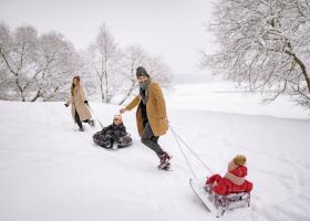 Cinci activități pe care să le faci cu cei mici în zilele înzăpezite