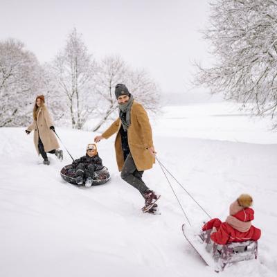 Cinci activități pe care să le faci cu cei mici în zilele înzăpezite