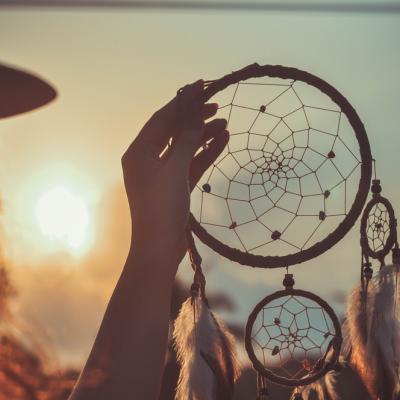 Reteta dorintelor implinite: Cum sa determini Universul sa-ti implineasca visurile?