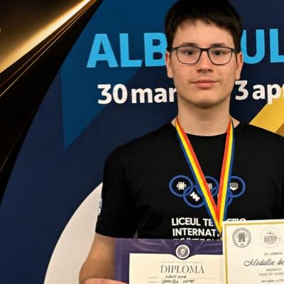 Mândria României: Matei Neacșu (18 ani), membru al loturilor naționale de Matematică, Informatică și Inteligență Artificială
