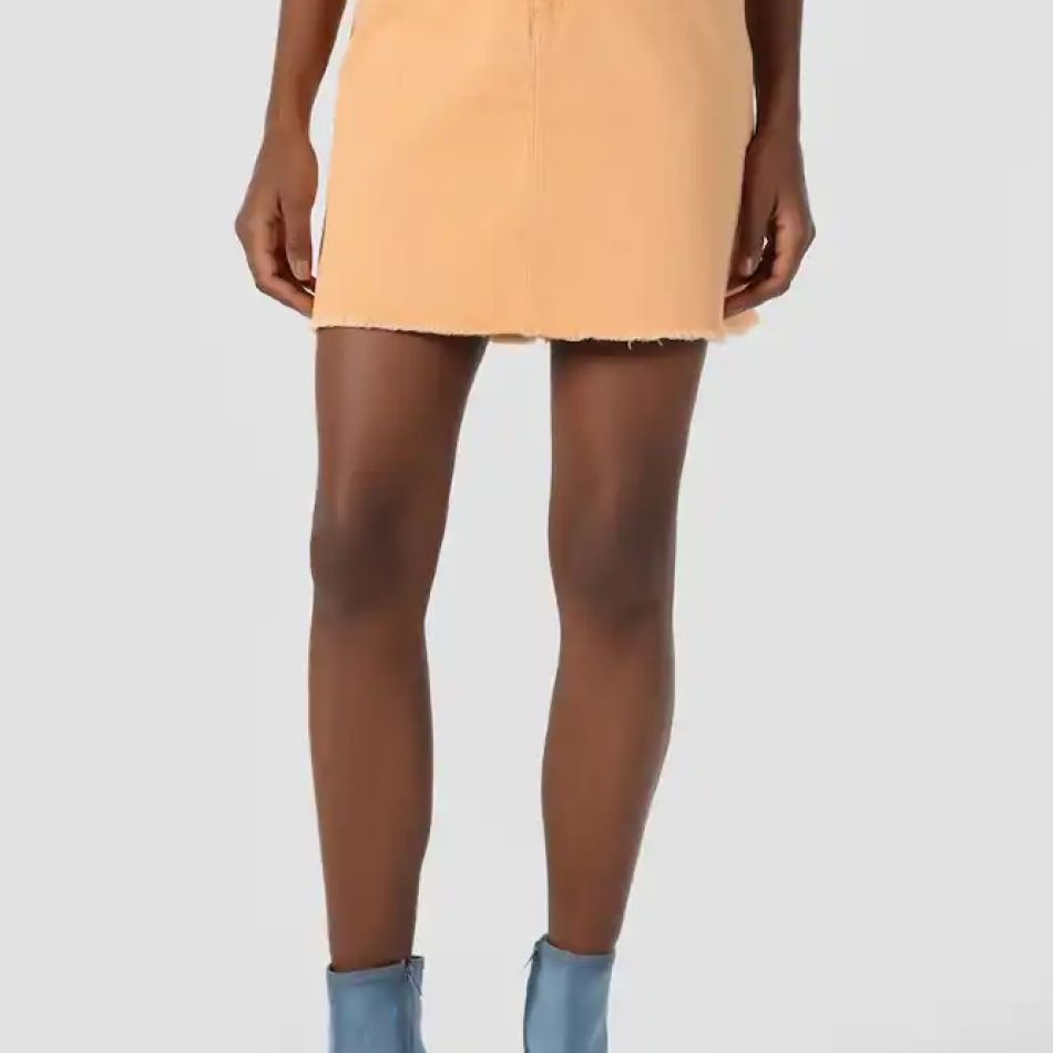 Peach Fuzz: Culoarea anului 2024 în modă