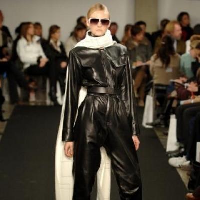 Jane Fonda, pe catwalk la 73 de ani