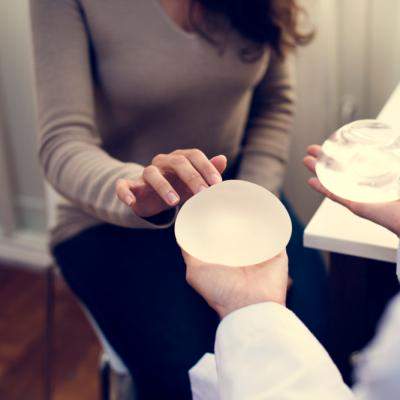 Sânii și transformările lor: Tehnici de remodelare a bustului (mărire, ridicare și micșorare)