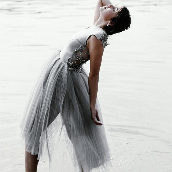 Rochia cu tulle în stil tutu se poate purta și ziua și seara
