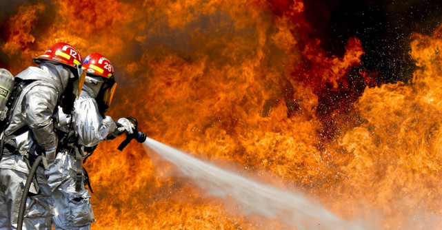 Billy Crystal, Paris Hilton, Anthony Hopkins și alte celebrități afectate de incendiile devastatoare din Los Angeles