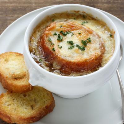 Supa de ceapa dupa o reteta frantuzeasca