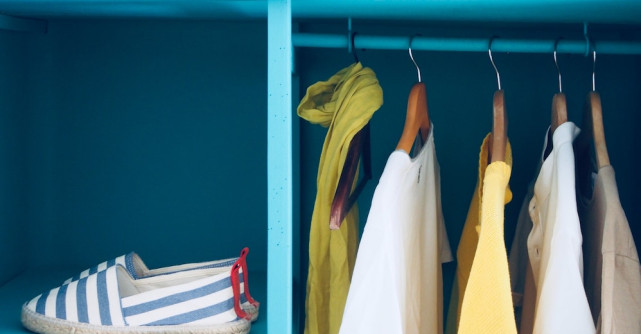 Organizeaza mai bine spațiul din dulapul tău
