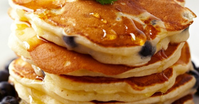 Clatite cu banane din doua ingrediente