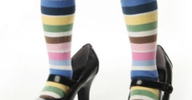 Groaznic! Fetita de doar trei ani defileaza in prostituata