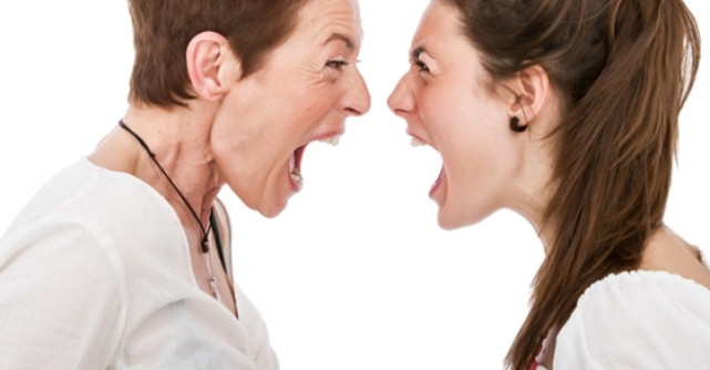 Arunc-o pe soacra-mea din tren!