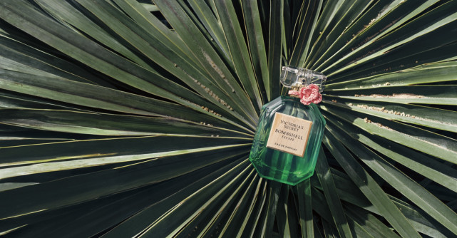 Parfumul perfect al verii tale este noul Bombshell Escape de la Victoria’s Secret 